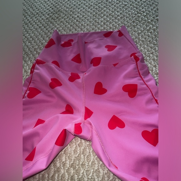 BEACH RIOT Kat leggings Valentine Hearts SIZE: SMALL - Picture 12 of 16
